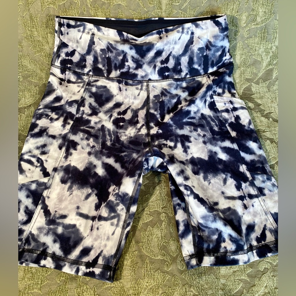 XL black & white bike shorts b Marika